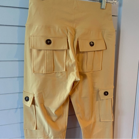 Yellow Leggings With Pockets NWOT Size M - Picture 5 of 5